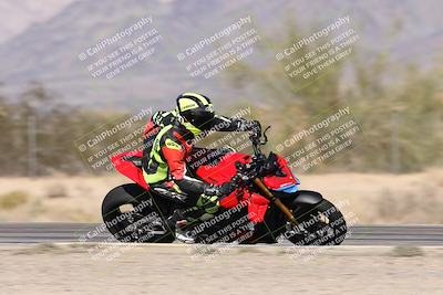 media/Dec-01-2025-Moto Forza (Mon) [[2daa91e15f]]/2-Intermediate Group/Session 3 (Turn 7 Inside Pans)/